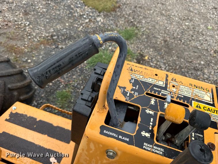 image for item FV2028 1999 Case 560 trencher