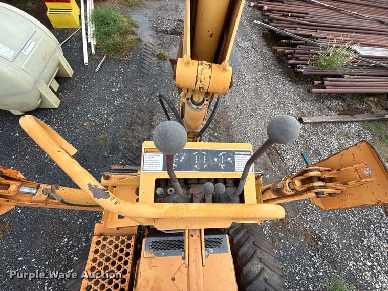 image for item FV2028 1999 Case 560 trencher