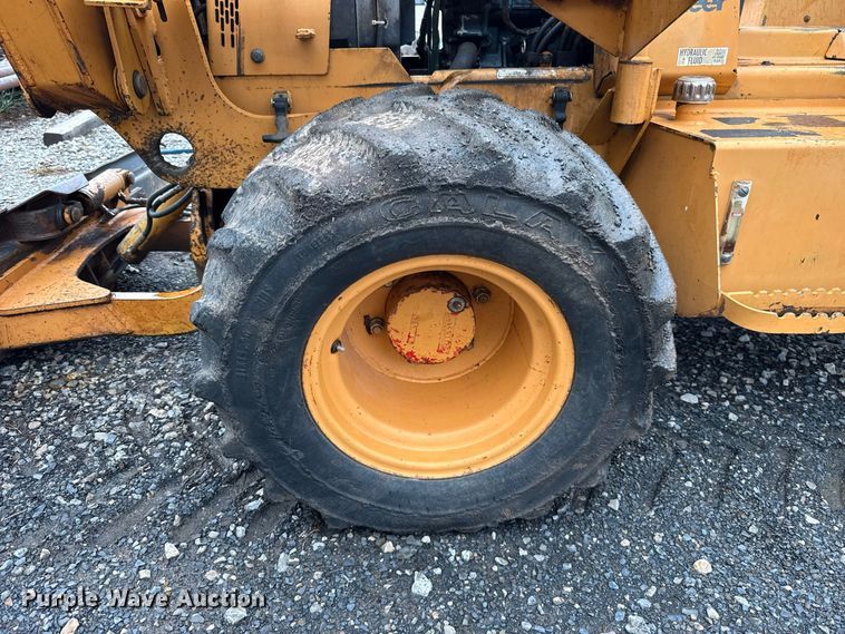 image for item FV2028 1999 Case 560 trencher