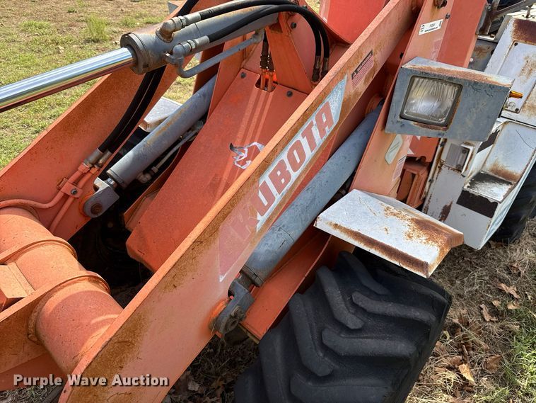 image for item FV2041 Kubota R-400 wheel loader