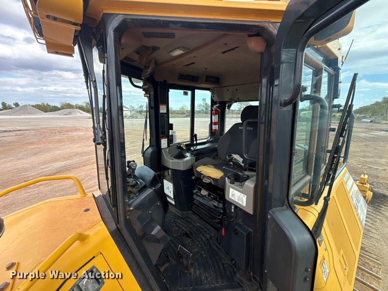 image for item FV2119 2022 Komatsu D61EXi-24 dozer