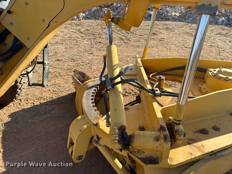image for item FV2120 2006 Komatsu GD655-3C motor grader
