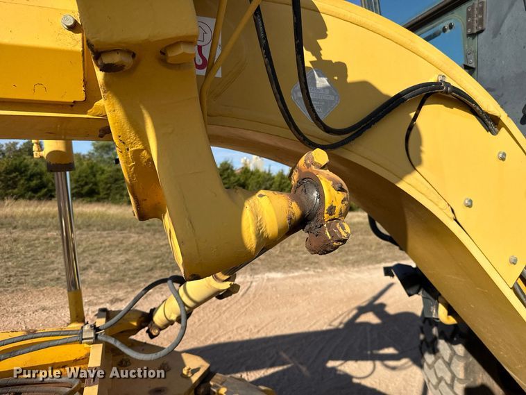image for item FV2120 2006 Komatsu GD655-3C motor grader