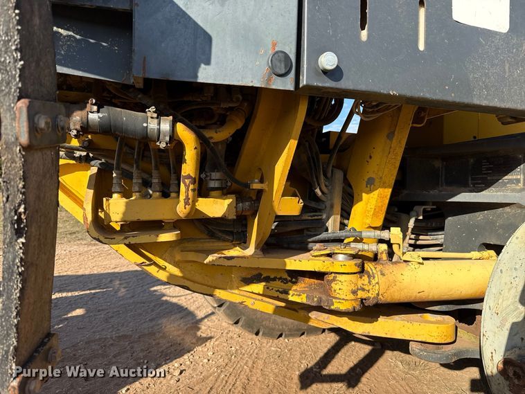 image for item FV2120 2006 Komatsu GD655-3C motor grader