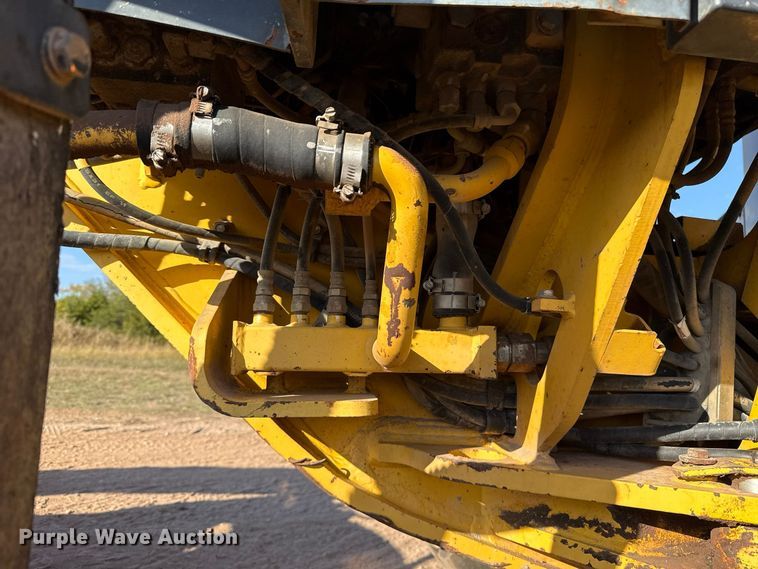 image for item FV2120 2006 Komatsu GD655-3C motor grader