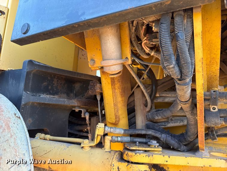 image for item FV2120 2006 Komatsu GD655-3C motor grader