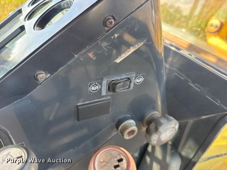 image for item FV2120 2006 Komatsu GD655-3C motor grader