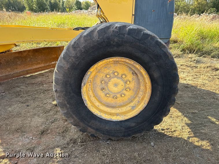 image for item FV2120 2006 Komatsu GD655-3C motor grader