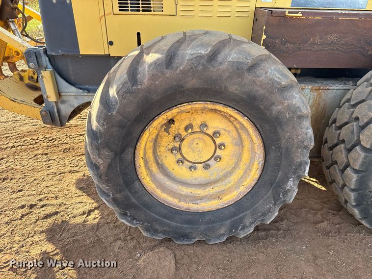 image for item FV2120 2006 Komatsu GD655-3C motor grader