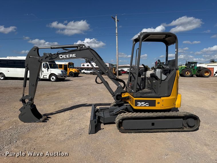 image for item FV2121 2016 John Deere 35G mini excavator