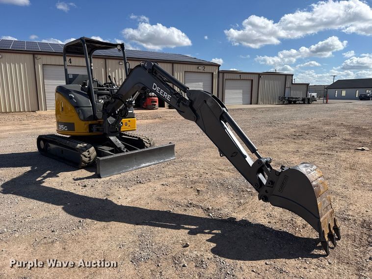 image for item FV2121 2016 John Deere 35G mini excavator