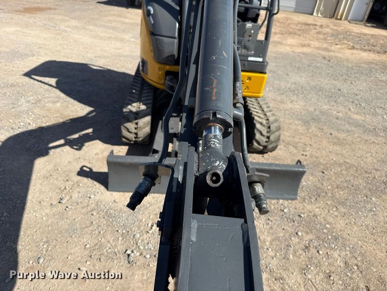 image for item FV2121 2016 John Deere 35G mini excavator