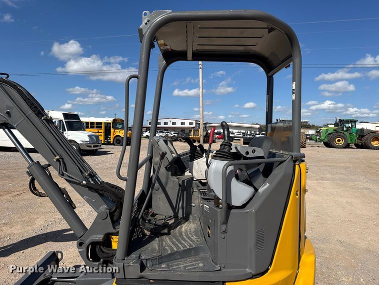 image for item FV2121 2016 John Deere 35G mini excavator