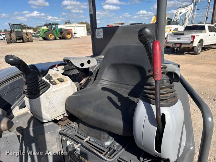 image for item FV2121 2016 John Deere 35G mini excavator