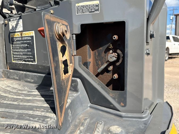 image for item FV2121 2016 John Deere 35G mini excavator