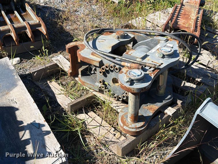 image for item FV4502 Helac Power tilt excavator quick attach