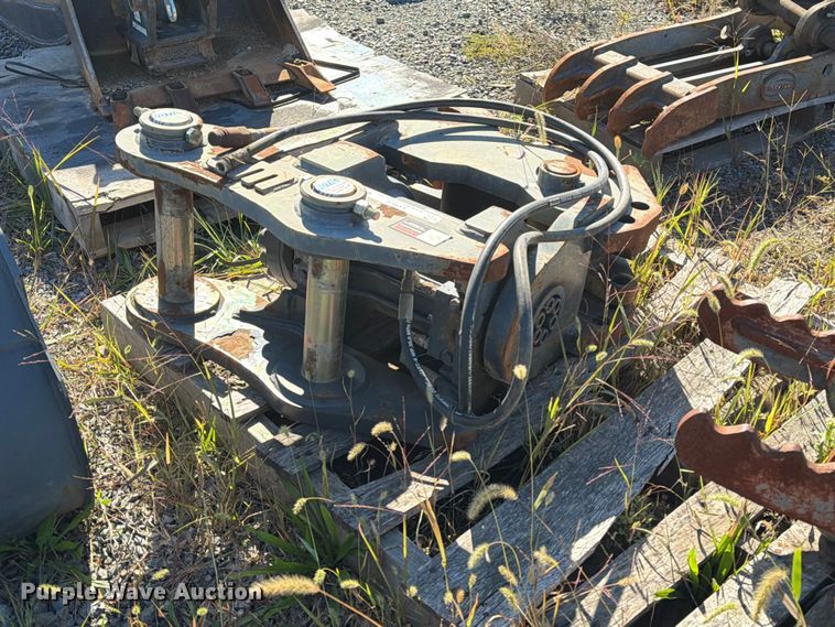 image for item FV4502 Helac Power tilt excavator quick attach