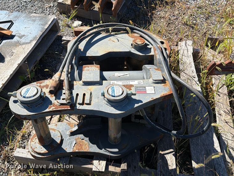 image for item FV4502 Helac Power tilt excavator quick attach