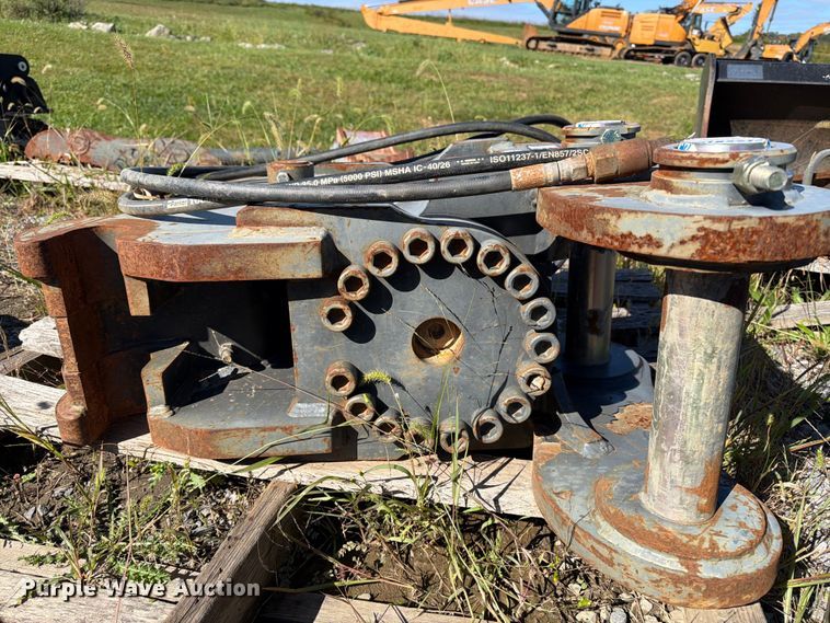 image for item FV4502 Helac Power tilt excavator quick attach