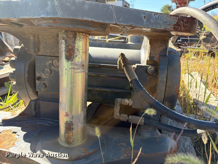image for item FV4502 Helac Power tilt excavator quick attach