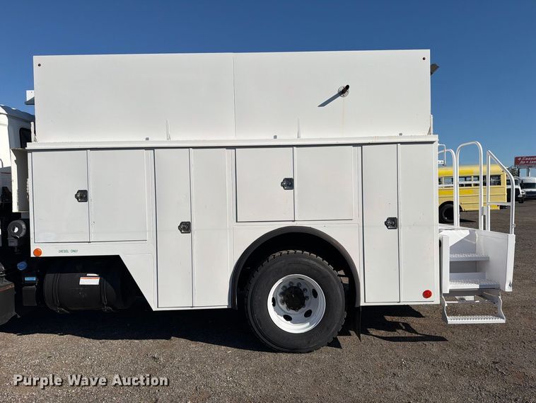 image for item FW3539 2011 Nissan Diesel Motor Co.  UD3300 utility / service truck