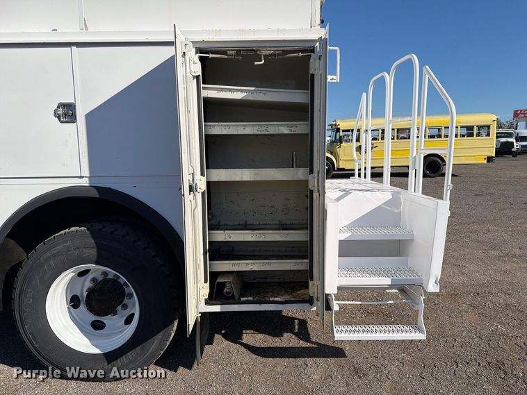 image for item FW3539 2011 Nissan Diesel Motor Co.  UD3300 utility / service truck