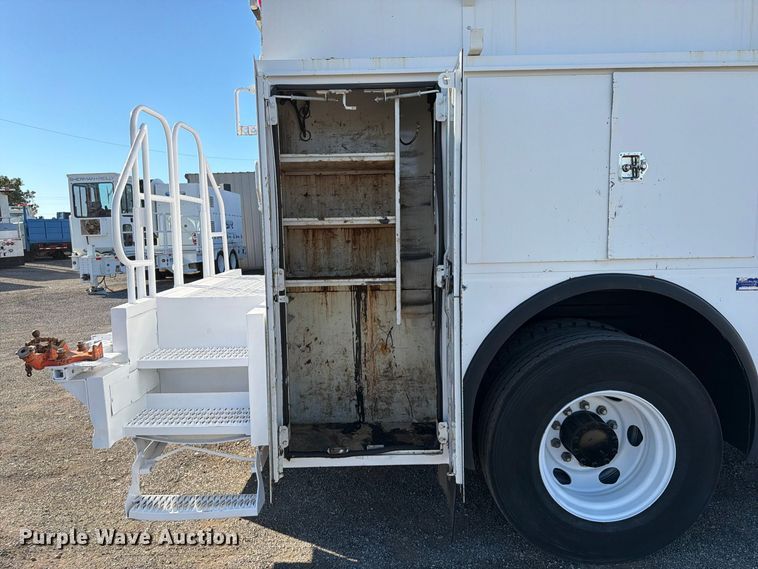 image for item FW3539 2011 Nissan Diesel Motor Co.  UD3300 utility / service truck