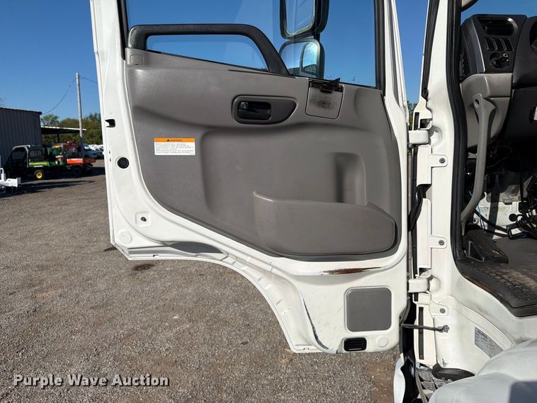 image for item FW3539 2011 Nissan Diesel Motor Co.  UD3300 utility / service truck
