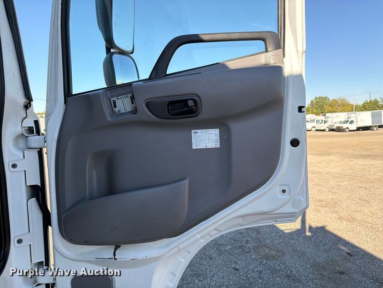 image for item FW3539 2011 Nissan Diesel Motor Co.  UD3300 utility / service truck