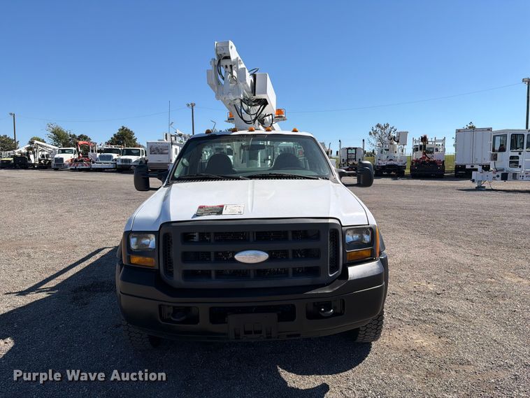 image for item FW3541 2005 Ford F450 Super Duty bucket truck