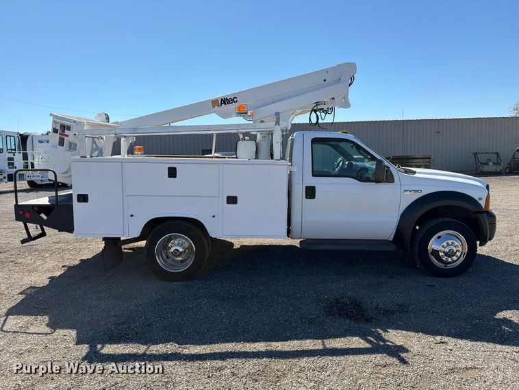 image for item FW3541 2005 Ford F450 Super Duty bucket truck