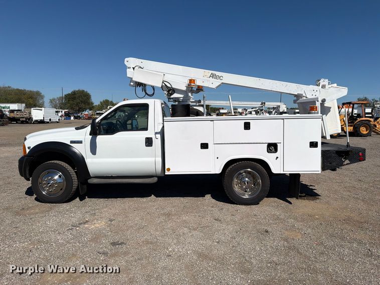 image for item FW3541 2005 Ford F450 Super Duty bucket truck