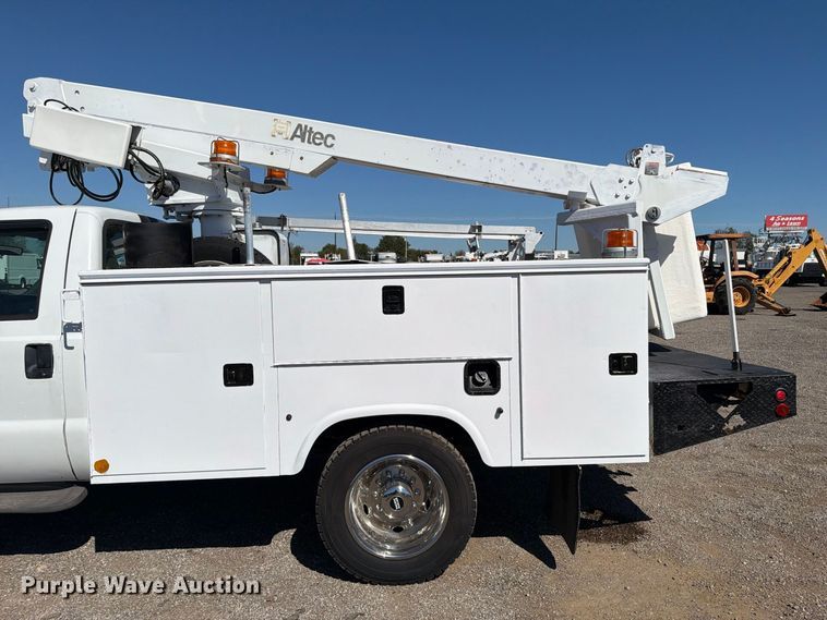 image for item FW3541 2005 Ford F450 Super Duty bucket truck