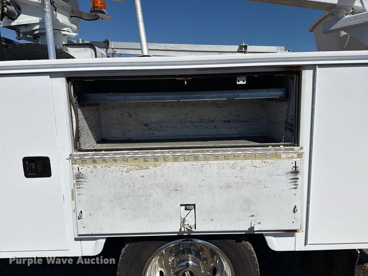 image for item FW3541 2005 Ford F450 Super Duty bucket truck