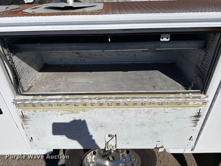 image for item FW3541 2005 Ford F450 Super Duty bucket truck