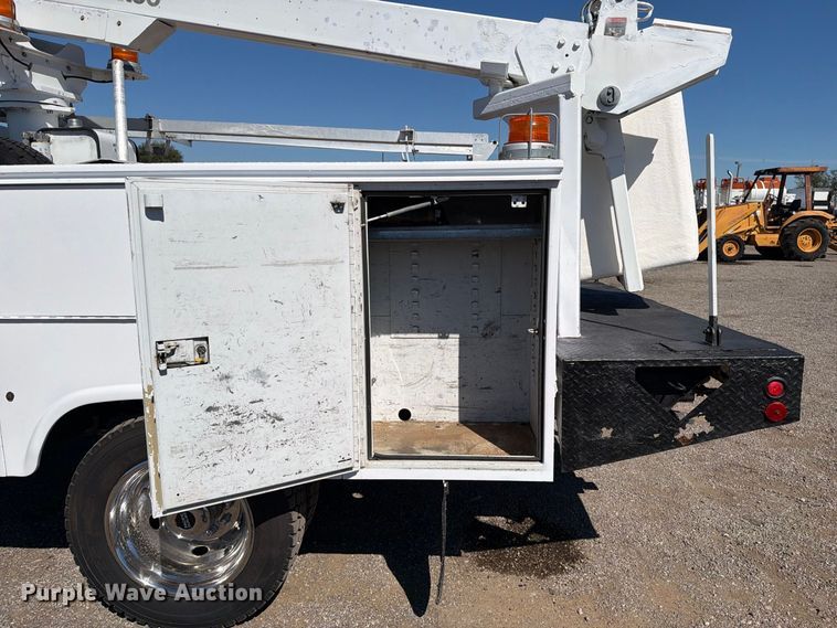 image for item FW3541 2005 Ford F450 Super Duty bucket truck