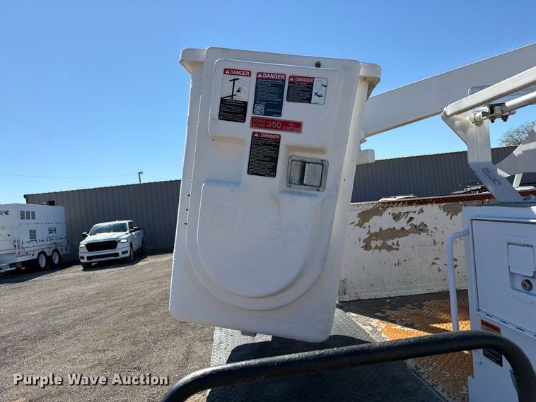 image for item FW3541 2005 Ford F450 Super Duty bucket truck
