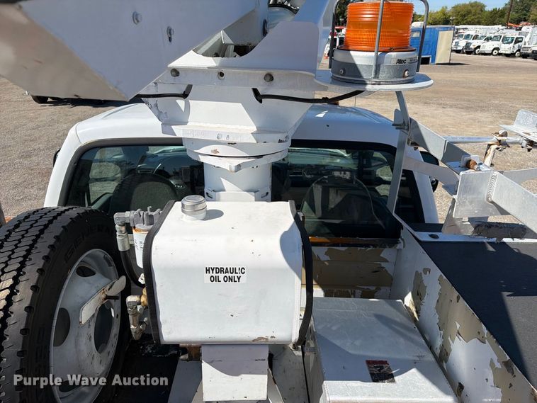 image for item FW3541 2005 Ford F450 Super Duty bucket truck