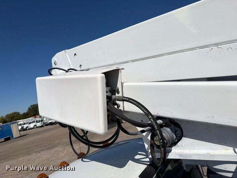 image for item FW3541 2005 Ford F450 Super Duty bucket truck