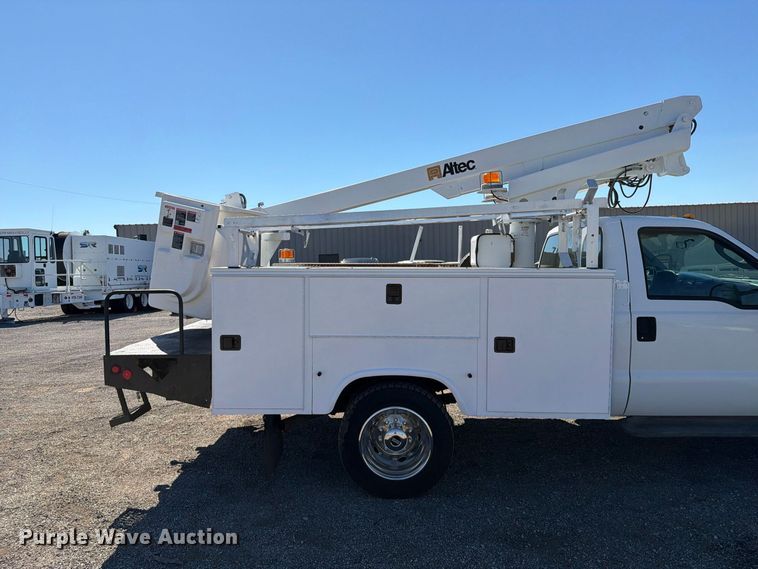 image for item FW3541 2005 Ford F450 Super Duty bucket truck