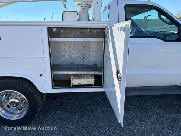 image for item FW3541 2005 Ford F450 Super Duty bucket truck