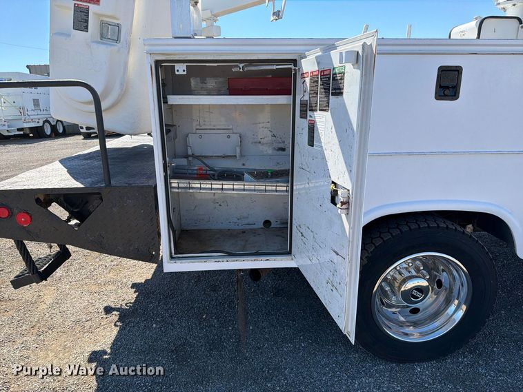 image for item FW3541 2005 Ford F450 Super Duty bucket truck
