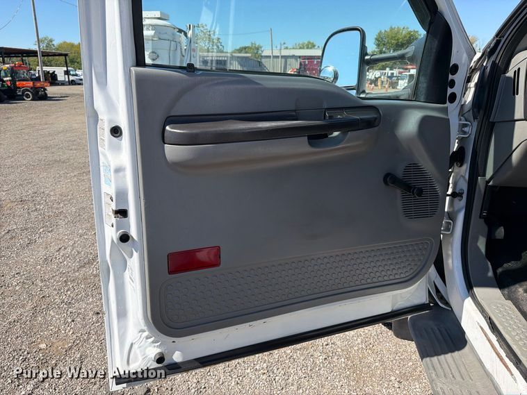 image for item FW3541 2005 Ford F450 Super Duty bucket truck