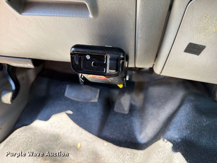 image for item FW3541 2005 Ford F450 Super Duty bucket truck