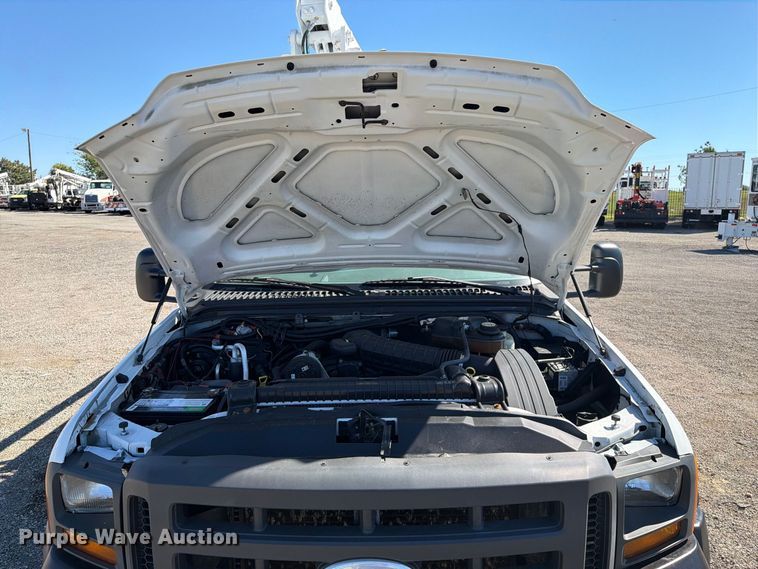 image for item FW3541 2005 Ford F450 Super Duty bucket truck