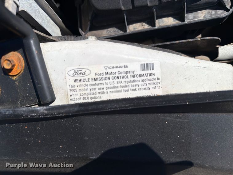 image for item FW3541 2005 Ford F450 Super Duty bucket truck