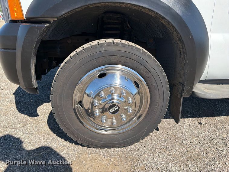 image for item FW3541 2005 Ford F450 Super Duty bucket truck