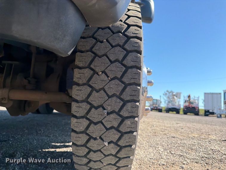 image for item FW3541 2005 Ford F450 Super Duty bucket truck