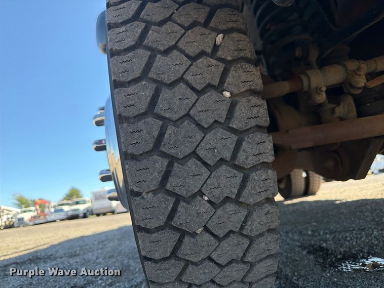 image for item FW3541 2005 Ford F450 Super Duty bucket truck