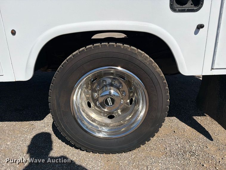 image for item FW3541 2005 Ford F450 Super Duty bucket truck